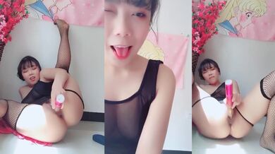 骚气骚气诱惑情趣装自慰秀振动棒快速抽插呻吟娇喘很是诱惑喜欢不要错过.